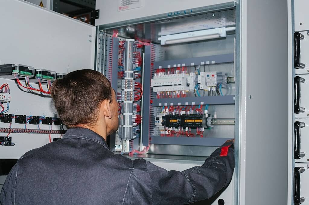 Distribution Panel: When Should You Replace Your Distribution Panel?